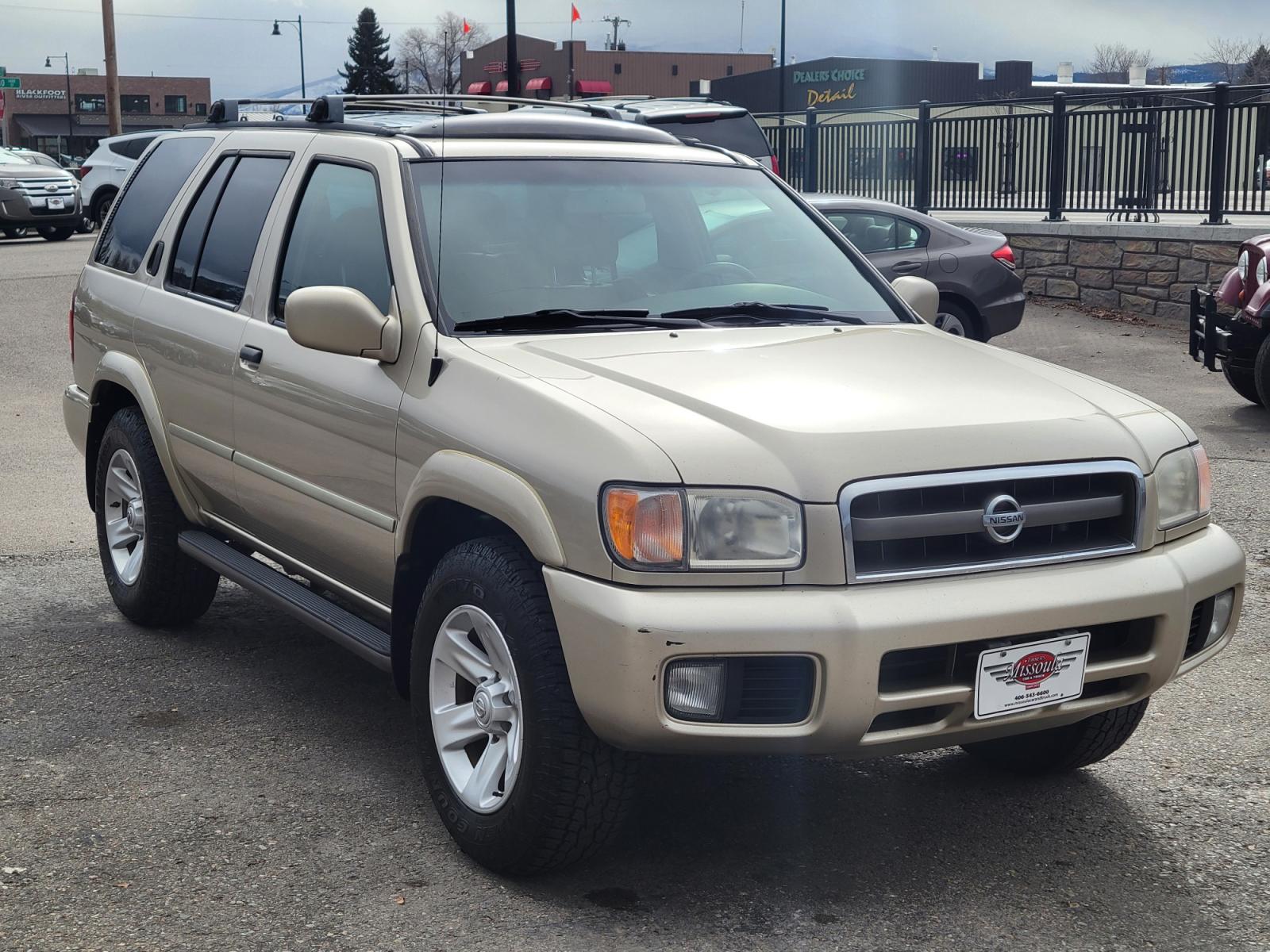 2002 Gold /Tan Nissan Pathfinder LE (JN8DR09Y22W) with an 3.5L v6 engine, Automatic transmission, located at 450 N Russell, Missoula, MT, 59801, (406) 543-6600, 46.874496, -114.017433 - 4WD SUV. 3.5L V6. Automatic Transmission. Heated Seats. Power Leather Seats. Power Sunroof. Air. Cruise. Tilt. AM FM CD Player. Power Windows and Locks. Because of the age, Financing is not available on this vehicle. - Photo #3